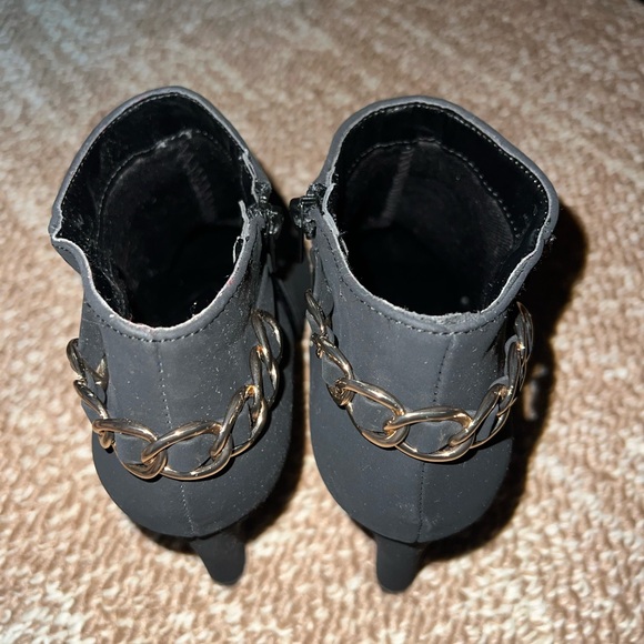 Impo heels with gold accent - Picture 2 of 3